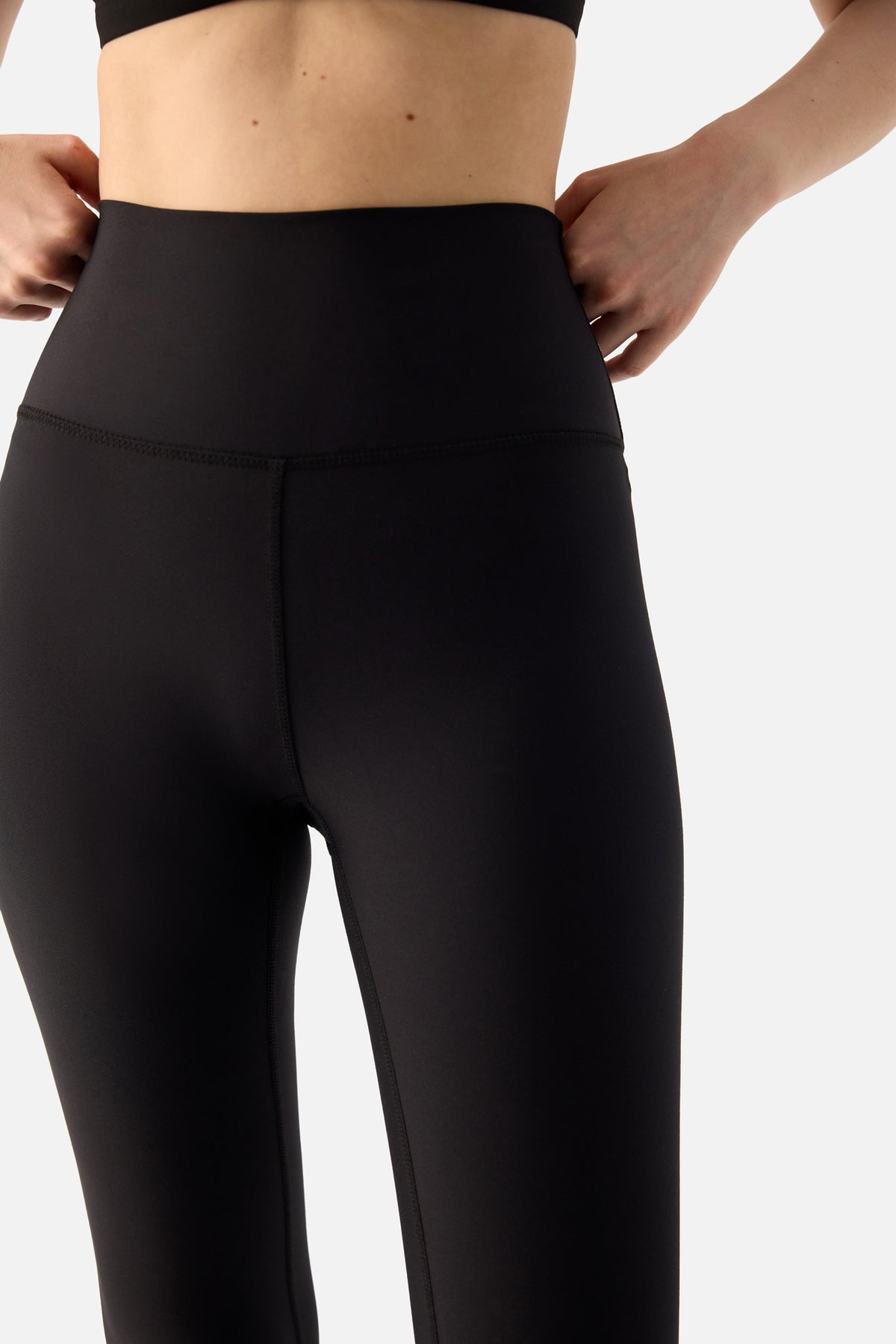 Komfort High Rise Soft Leggings in Black 7/8 Length